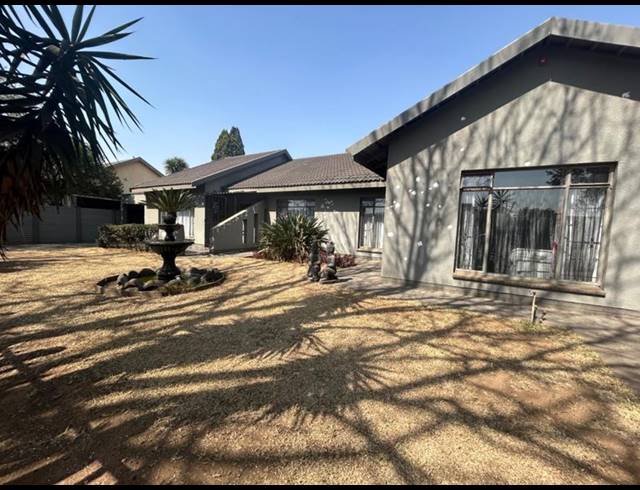 3 BEDROOM HOUSE FOR SALE IN VANDERBIJLPARK SE 6